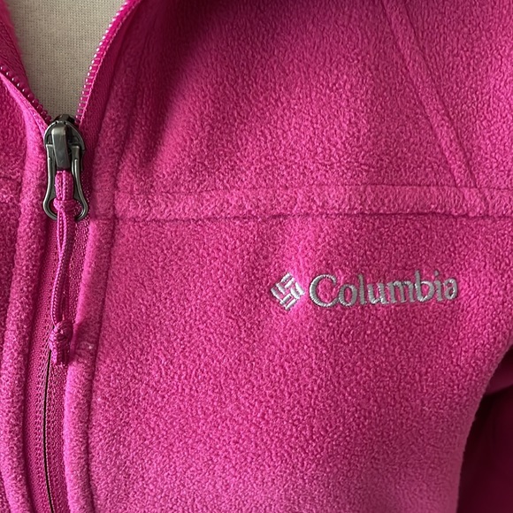 Columbia Women’s zip front fleece jacket. - Picture 2 of 12